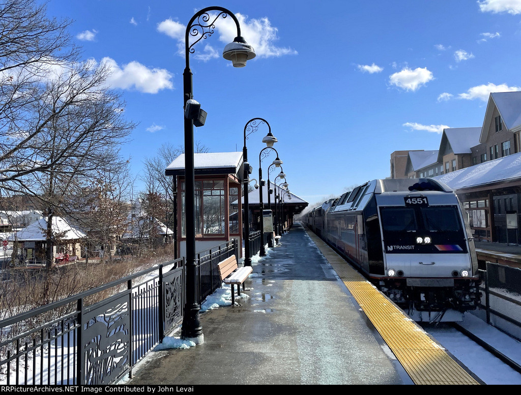 NJT ALP-45A # 4551 leading Raritan bound NJT Train # 5517 into Somerville Station